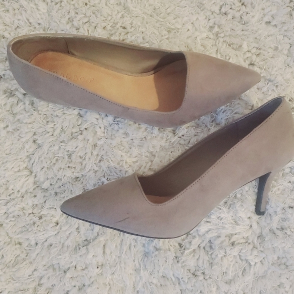 BAMBOO "Prevail" Taupe  Faux Suede 2"  Heels Size 7.5